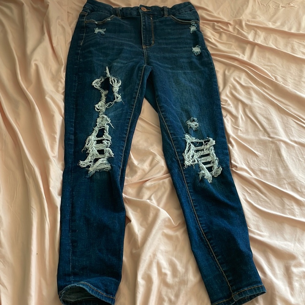 No boundaries ripped jeans